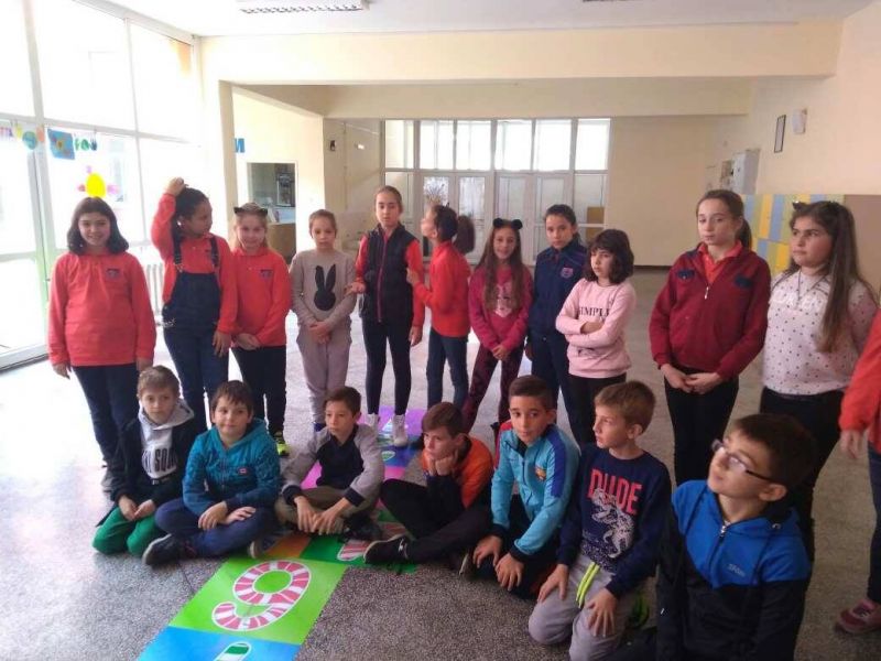 Четвъртокласници направиха пътека на толерантността