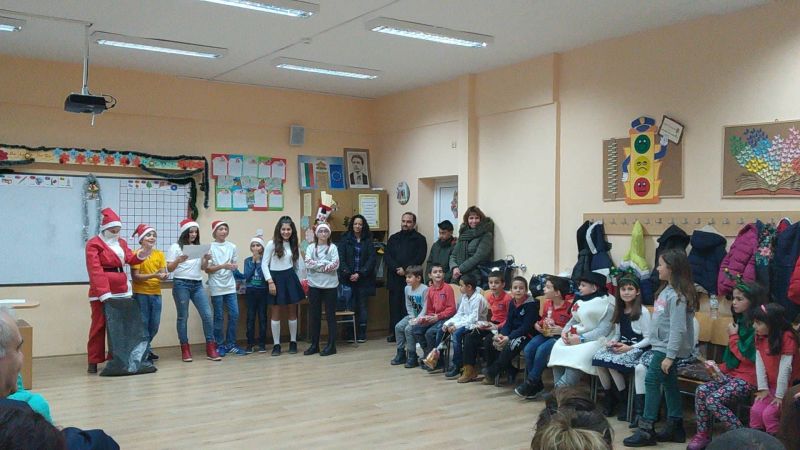 Дядо Коледа посети първокласници от ЦДО