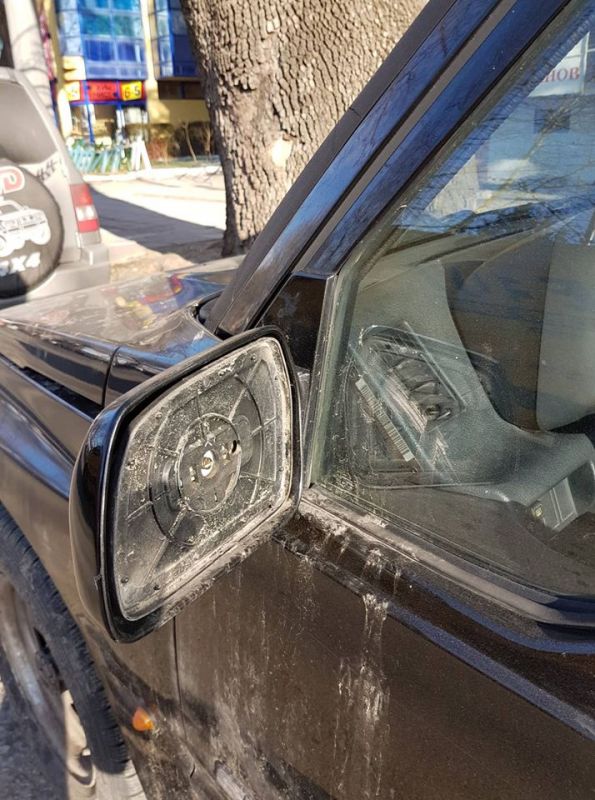 Отново и отново - повредени коли и счупени огледала в Сливен