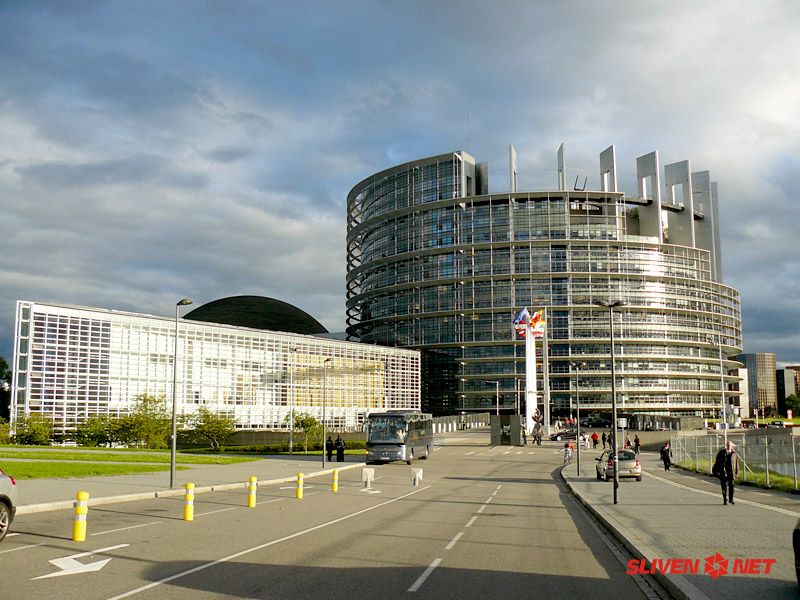 Европейският парламент увеличава правата на потребителите онлайн и офлайн