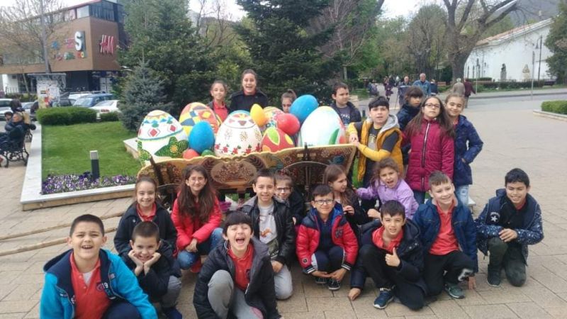 Изяви на учениците от 2. клас поп повод празника на училището