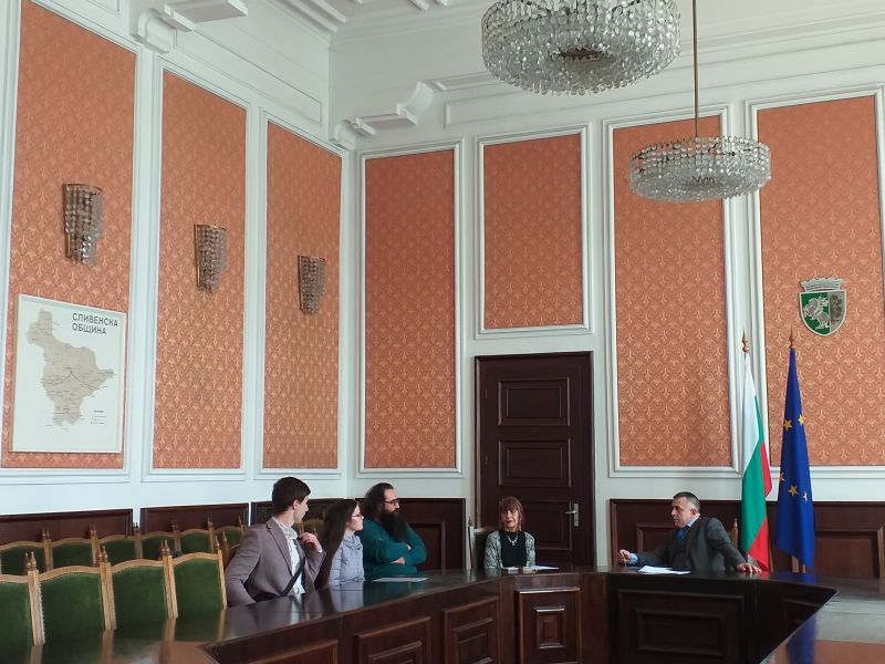 Въпроси от различно естество поставяха днес граждани в приемния ден на кмета Стефан Радев