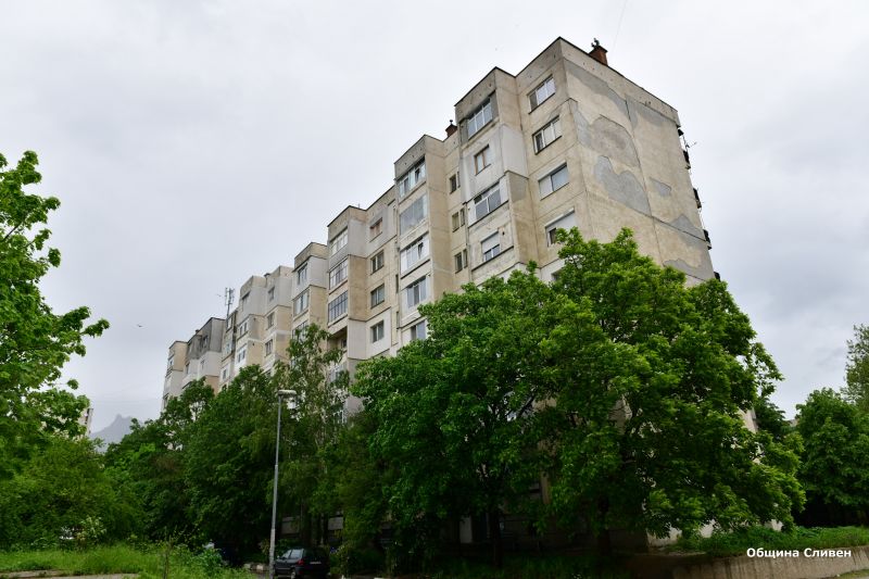 Започна санирането на още един жилищен блок в Сливен