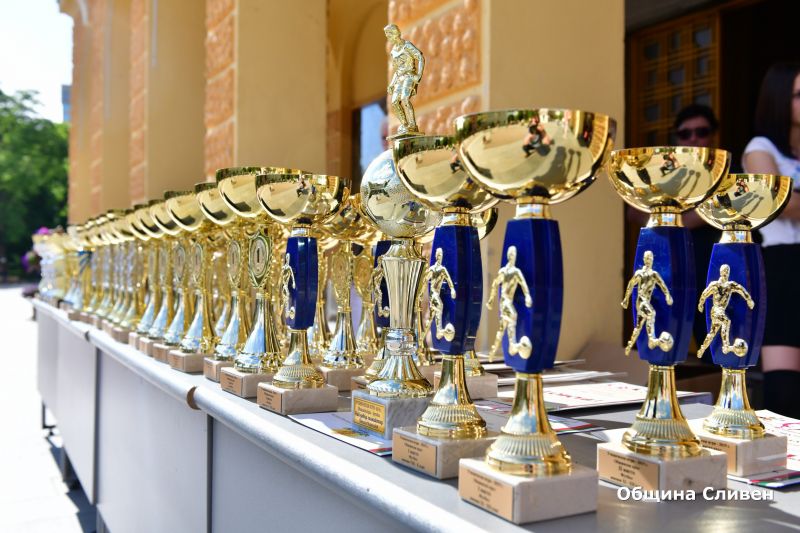Наградиха победителите от Общински кръг на „Ученически игри 2018-2019 г.“