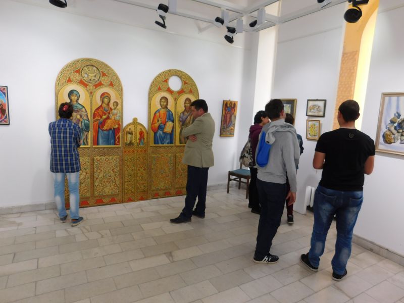 Сливенски художници подредиха Великденска изложба