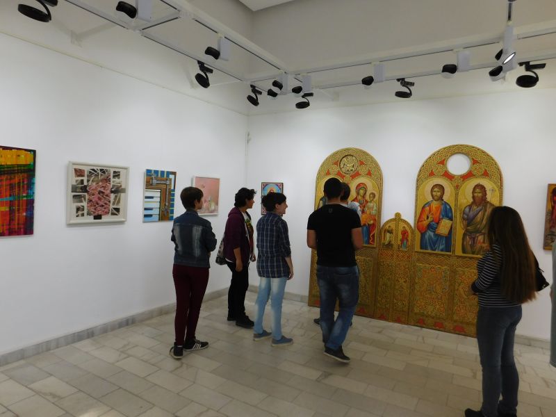 Сливенски художници подредиха Великденска изложба