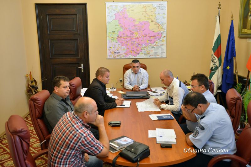 Община Сливен и полицията обсъдиха съвместните си действия по прилагането на Наредбата за опазване на обществения ред