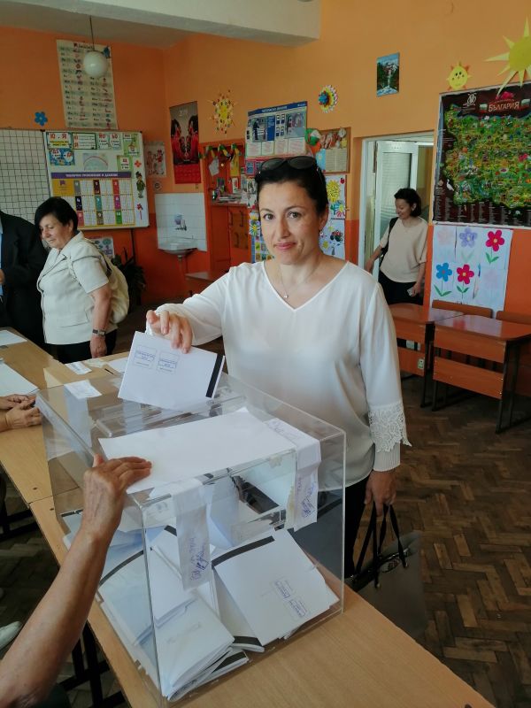 Министър Десислава Танева: Днес гласувах за България