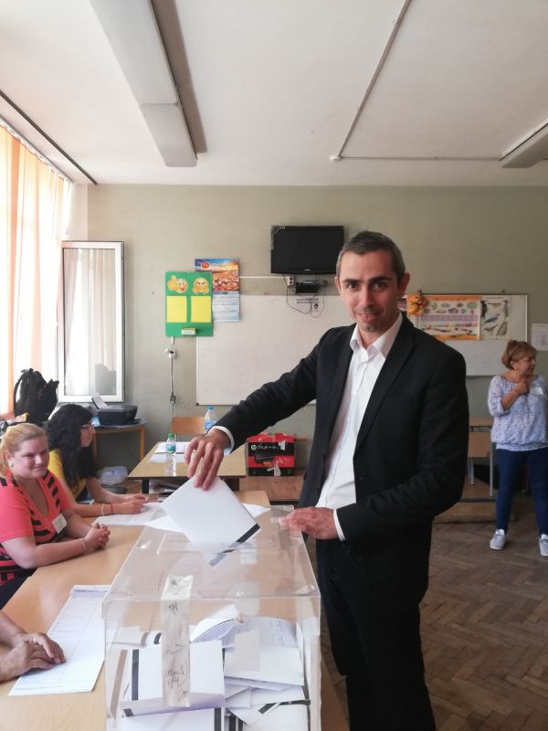 Камен Костов: Гласувах, за да продължим по правилния път, по който България вече е поела