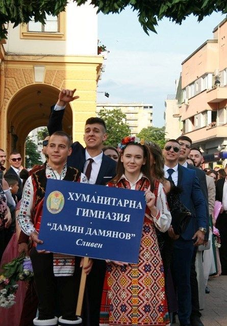 ТЪРЖЕСТВЕНО ВРЪЧВАНЕ НА ДИПЛОМИТЕ НА ВИПУСК 2019 НА ХУМАНИТАРНАТА ГИМНАЗИЯ „ДАМЯН ДАМЯНОВ”
