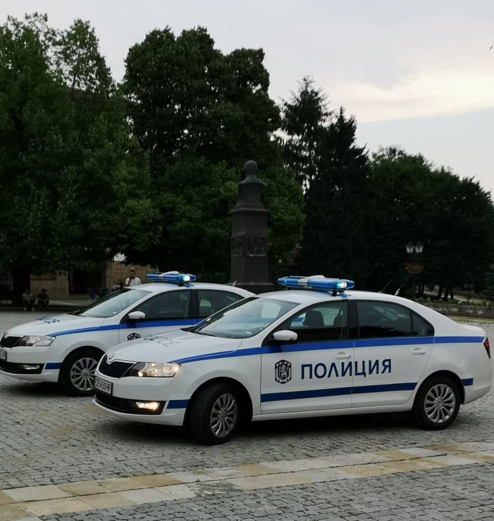 Районното полицейско управление в Котел получи два нови автомобила