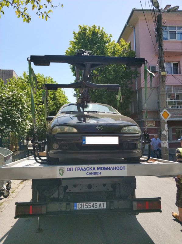 В Сливен вече работи автомобил за репатриране на неправилно паркирани коли