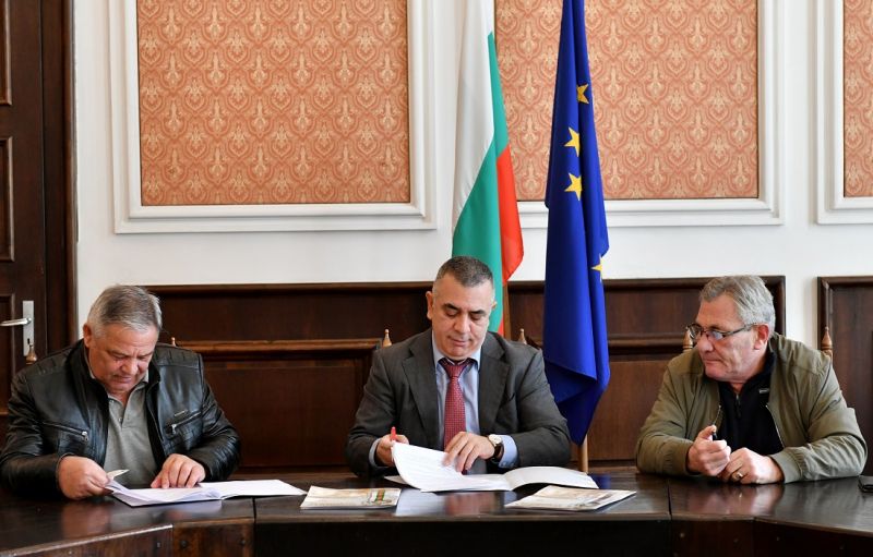 Подписването на КТД