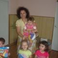 Десислава Танева с децата от детска ясла №15