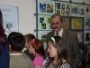 г-н Кавръков помага на деца в демо- игра