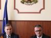 Областният управител Димитър Сяров подписа първите договори за саниране в Сливенско