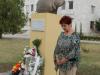 Цветя в знак на почит от заместник областният управител Веска Вълчева