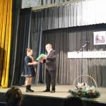 Ж. Радев- Директор на гимназията, награждава победителите в конкурсите