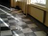 Изпочупени прозорци на училището в Кермен