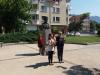 Поднасяне на цветя пред паметника на Васил Левски