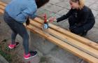 Нови пейки красят училищния двор