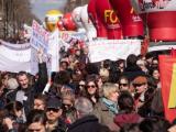 Във Франция излязоха на общонационална стачка 