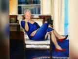 Портрет на Бил Клинтън с рокля украсява имението в Манхатън. Снимка: Туитър