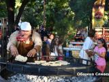 Ути Бъчваров, направи истинско кулинарно шоу и даде началото на тазгодишното издание на „Фестивала на 100-те войводи“   Снимка: Община Сливен