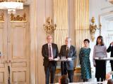 Шведската академия присъди Нобеловата награда за литература за 2018 г. на полската писателка Олга Токарчук, а за 2019 г. – на австрийския писател Петер Хандке