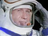 Алексей Леонов - първият космонавт, излязъл в открития космос