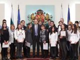 Президентът Румен Радев се срещна със студентите и учениците, които получиха еднократна стипендия от инициативата "Подкрепи една мечта" за 2019 г.