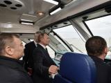 Президентът на Русия Владимир Путин пусна движението на пътнически влакове по железопътната част на Кримския мост, лично премина по моста в кабината на локомотив