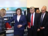  Депутати от БСП, водени от партийния лидер Корнелия Нинова внесоха вота за недоверие в деловодството на парламента.