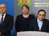  Томислав Дончев, Деница Сачева и Жени Начева (вдясно) дадоха пресконференция в Министерски съвет.