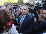 Президентът Румен Радев  слезе при протестиращите заедно с вицепрезидента Илияна Йотова 