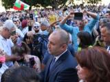 Президентът Румен Радев  сред протестиращите