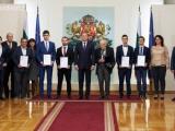 Държавният глава Румен Радев приветства днес на церемония в Гербовата зала на „Дондуков“ 2 лауреатите в президентската инициатива Награда „Джон Атанасов“ за 2020 гoдина