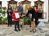 Грамотите и наградите на отличените деца връчи зам.-кметът по хуманитарните дейности Пепа Чиликова