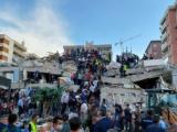  Срутена сграда в град Измир след силното земетресение