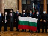  Церемонията по връчването на националния флаг на българските антарктици в Аулата на СУ.