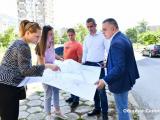  Стефан Радев посети обекта заедно със заместника си по строителството Камен Костов и Митка Крълева от отдел „Общинско развитие, проекти и програми“