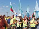  Близо 500 служители на Автомагистрали „Черно море“ блокираха пътния възел Белокопитово край Шумен.