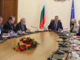 Премиерът Стефан Янев и министри на среща с ръководството на браншовата камара „Пътища“.