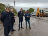 Кметът Стефан Радев посети Кермен и провери как се изпълняват дейностите по възстановяване на стадиона и асфалтирането на една от улиците в града