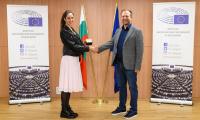 Вторият лауреат на наградата от България за 2020 г. е проектът „Виждам чрез музика“ на Фондация „Музика за България“, представлявана от Мелина Крумова.Вторият лауреат на наградата от България за 2020 г. е проектът „Виждам чрез музика“ на Фондация „Музика 