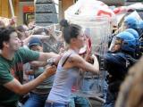Сблъсъци между полицията и демонстранти