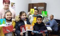 Над 100 коледни картички дариха деца от творческо обединение "Дарования" на Дневен център за стари хора - Котел 