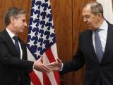 Американският държавен секретар Антъни Блинкен и руският външен министър Сергей Лавров на днешната си среща в Женева Снимка: ТАСС