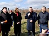 Кметът на Сливен Стефан Радев участва в празничното зарязване на лозята в село Еленов