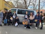част от децата участници в проекта "Музиката вместо улицата"